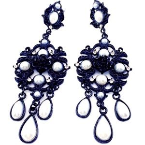 SPANISH EARRINGS BLACK PEARL PIERCED DRAMATIC